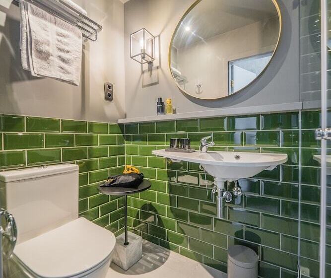 هتل Leo Boutique Rooms Adults Only