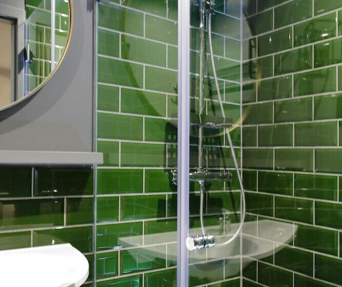 هتل Leo Boutique Rooms Adults Only