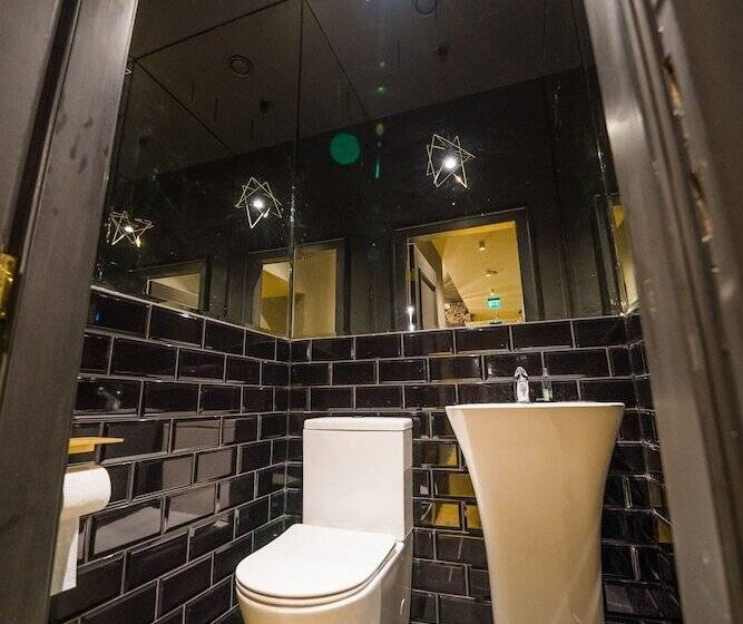 هتل Leo Boutique Rooms Adults Only