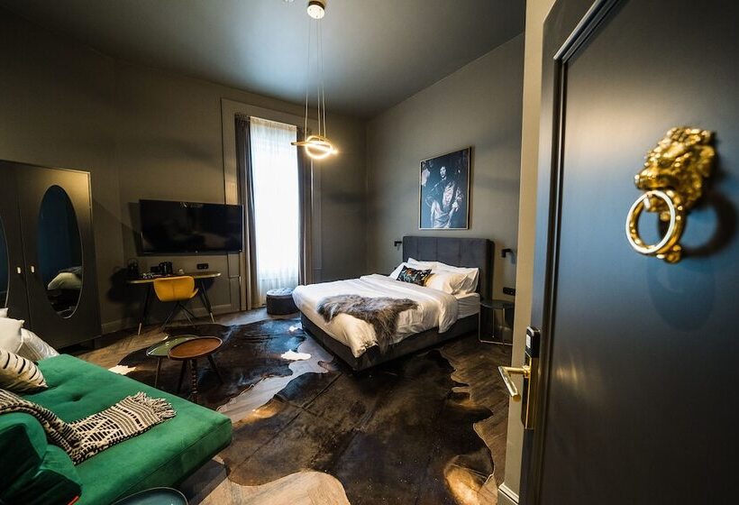 هتل Leo Boutique Rooms Adults Only