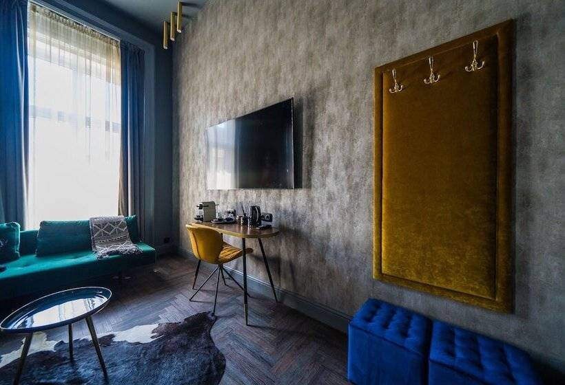 هتل Leo Boutique Rooms Adults Only