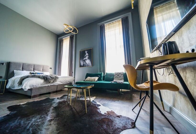 هتل Leo Boutique Rooms Adults Only