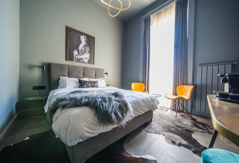 هتل Leo Boutique Rooms Adults Only