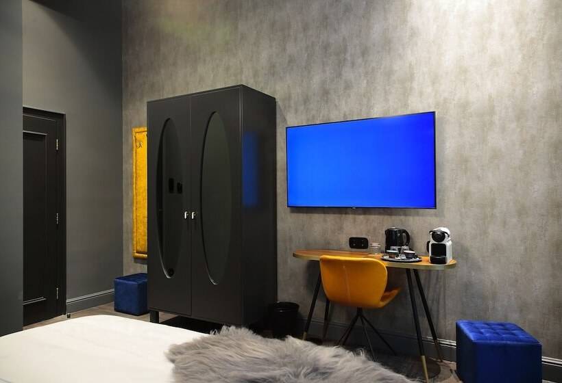 هتل Leo Boutique Rooms Adults Only