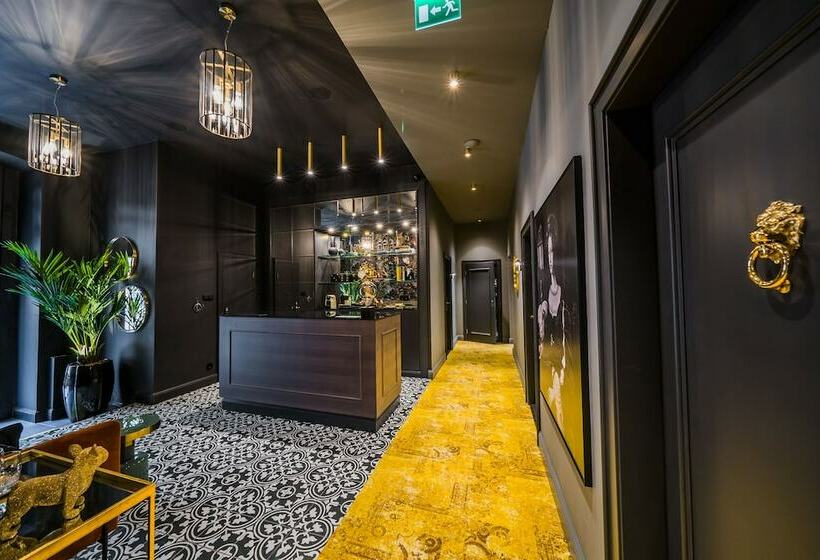 هتل Leo Boutique Rooms Adults Only