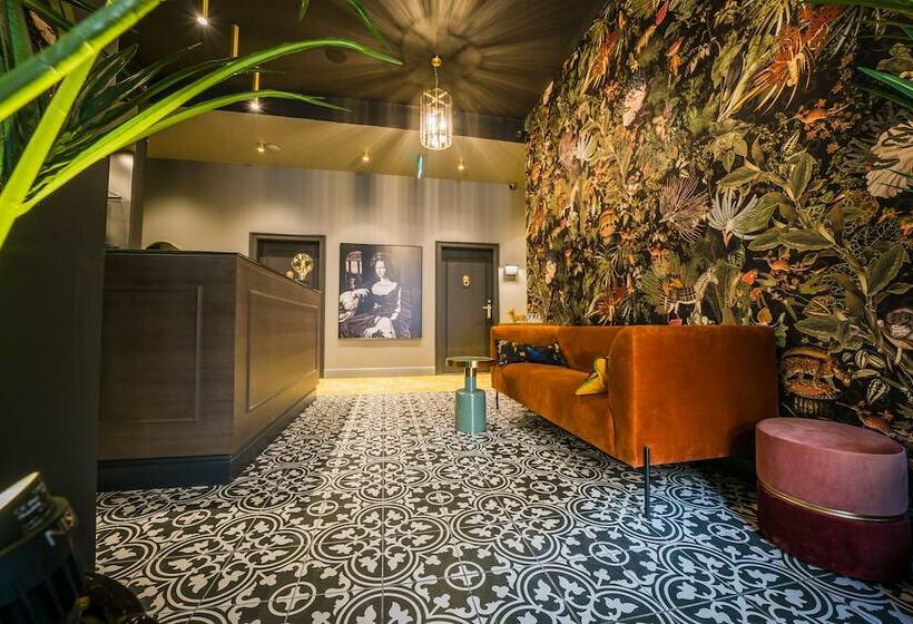 هتل Leo Boutique Rooms Adults Only