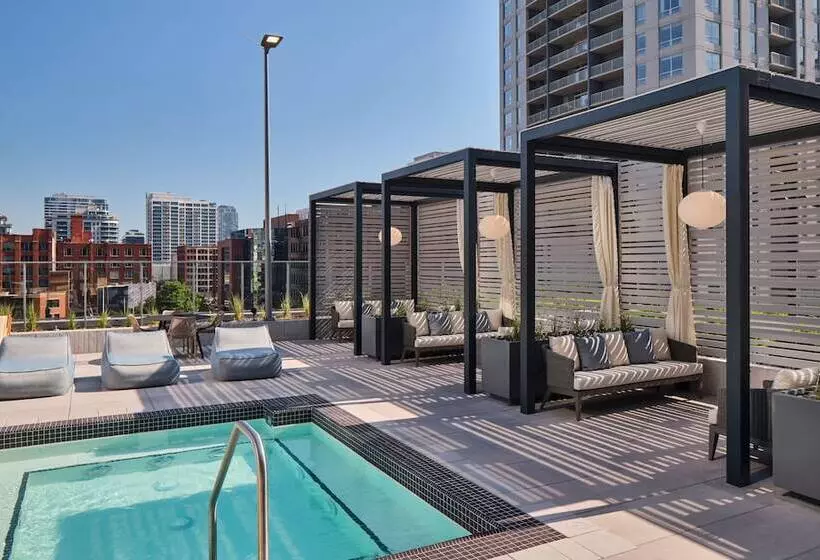 هتل Level Chicago  River North