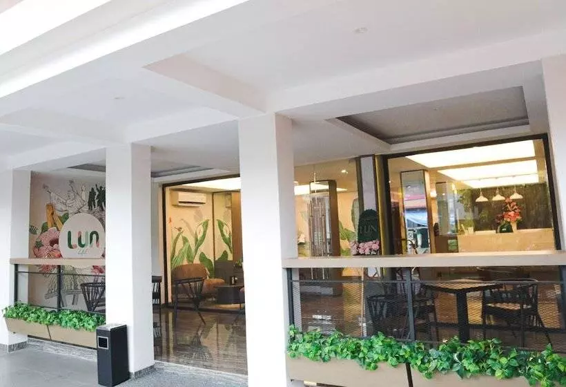 Lun Hotel Manado