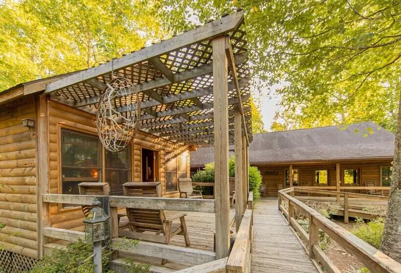 Hotelli Mount Mitchell Eco Retreat