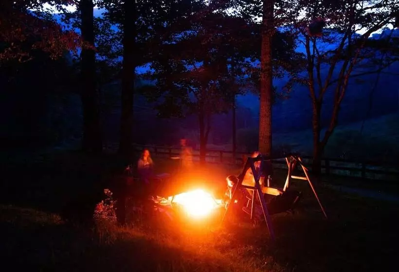 Hotelli Mount Mitchell Eco Retreat