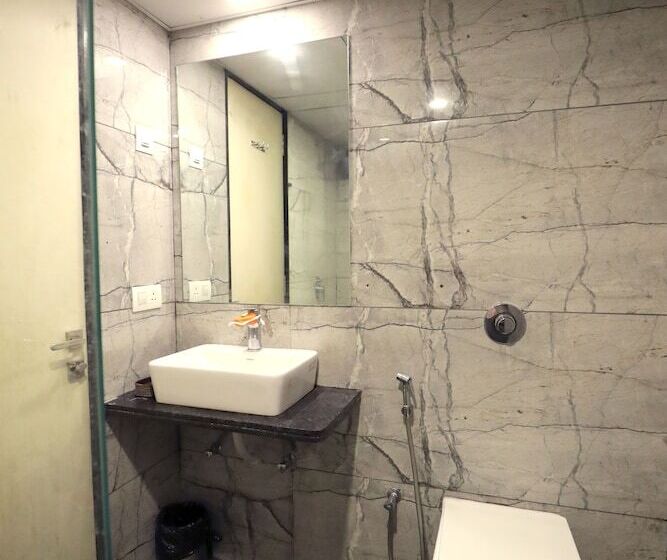 فندق Privya Rooms And Banquet Surat