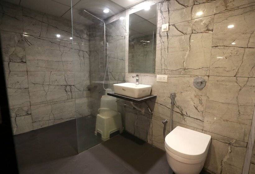 فندق Privya Rooms And Banquet Surat