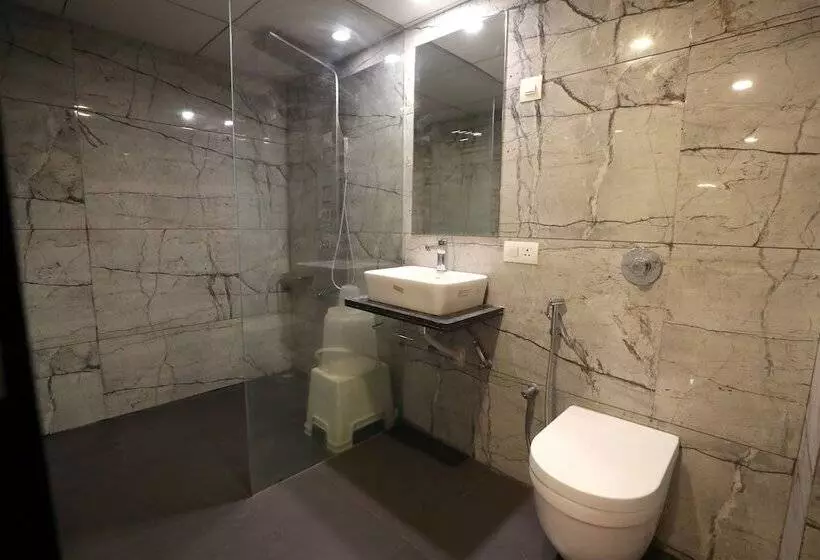 ホテル Privya Rooms And Banquet Surat