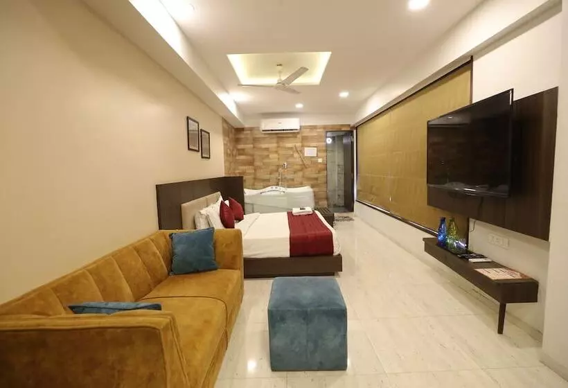 ホテル Privya Rooms And Banquet Surat