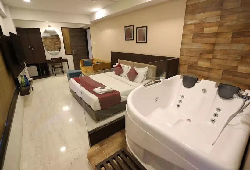 ホテル Privya Rooms And Banquet Surat