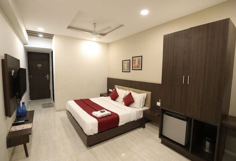 فندق Privya Rooms And Banquet Surat
