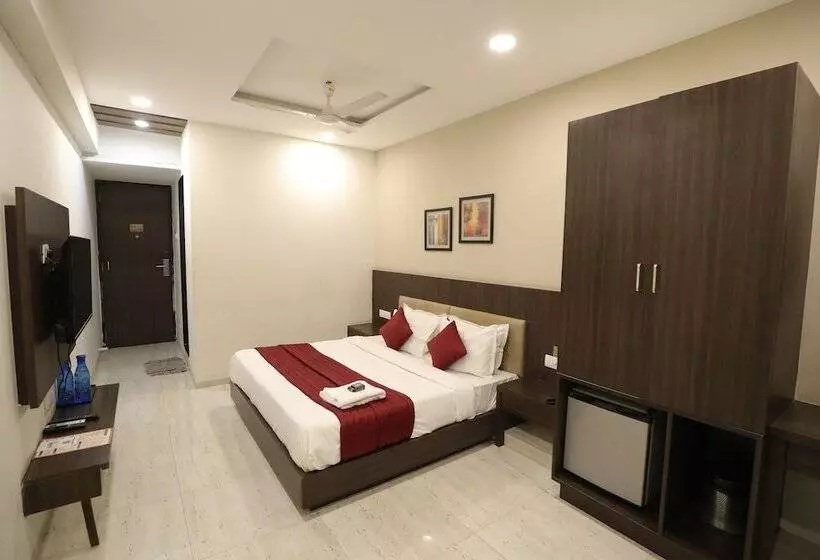 ホテル Privya Rooms And Banquet Surat