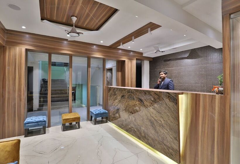 فندق Privya Rooms And Banquet Surat