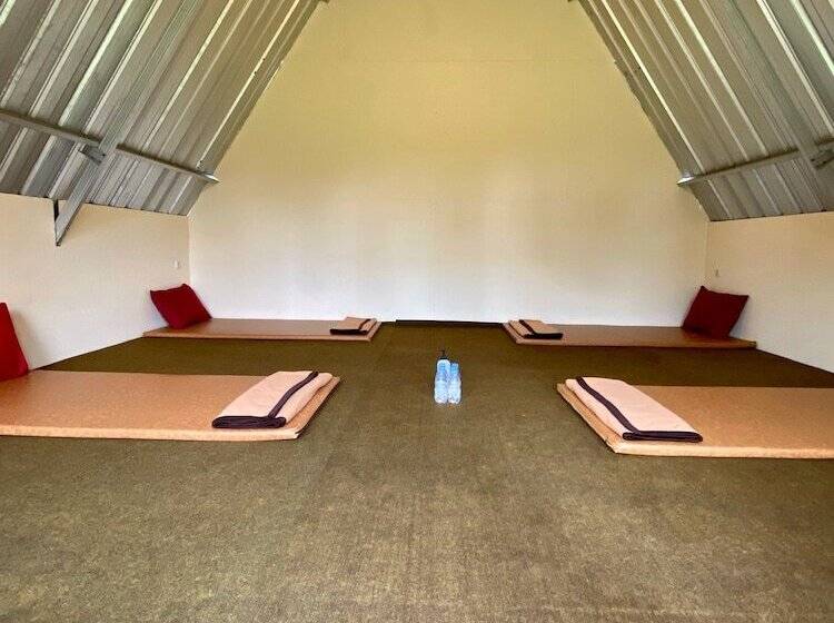 Отель Supercamp Sakura Hills