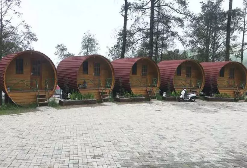 ホテル The Lawu Park Resort