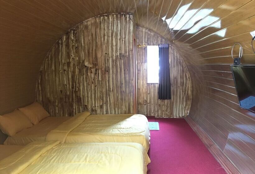 Отель The Lawu Park Resort