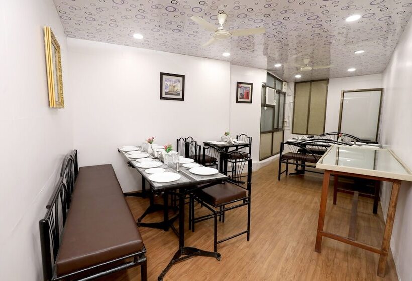 בית מלון כפרי The Leef Inn