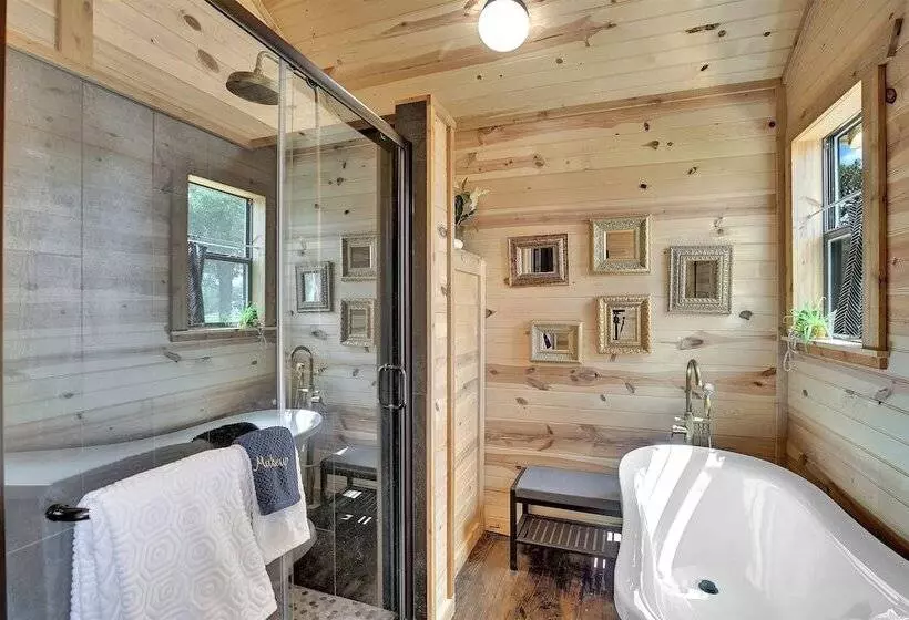 Luxurious & Intimate Cottage In Fred Wine Country!