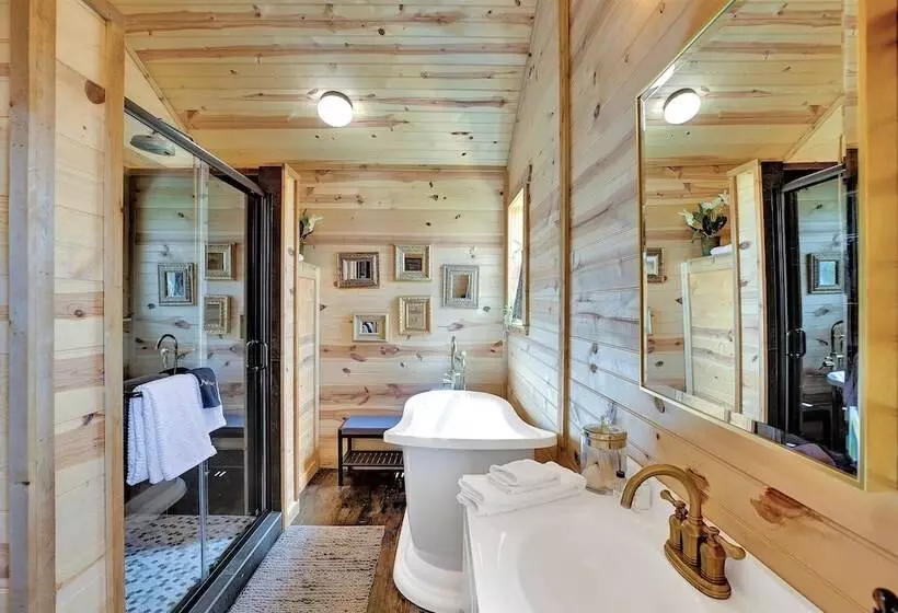 Luxurious & Intimate Cottage In Fred Wine Country!