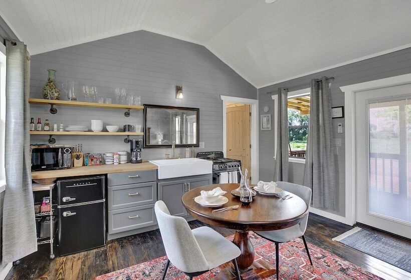 Luxurious & Intimate Cottage In Fred Wine Country!