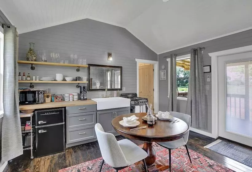 Luxurious & Intimate Cottage In Fred Wine Country!