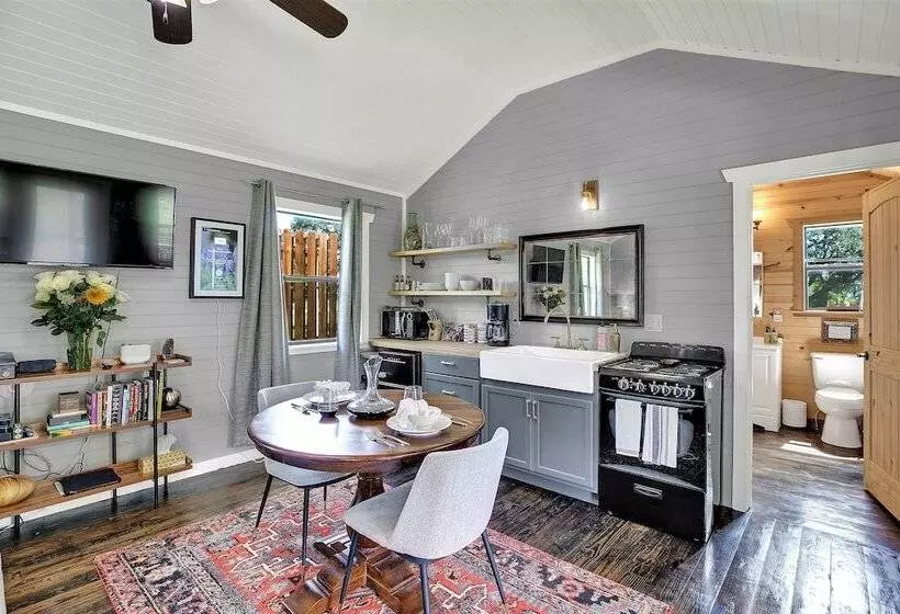 Luxurious & Intimate Cottage In Fred Wine Country!