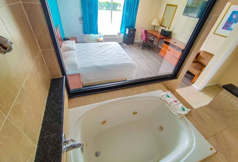 汽车旅馆  Clover Inn & Suites