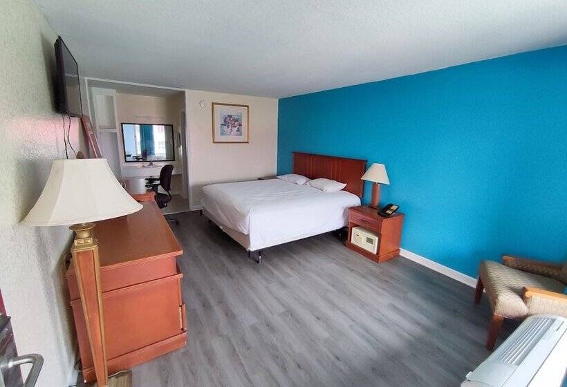 汽车旅馆  Clover Inn & Suites