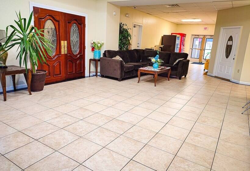 汽车旅馆  Clover Inn & Suites