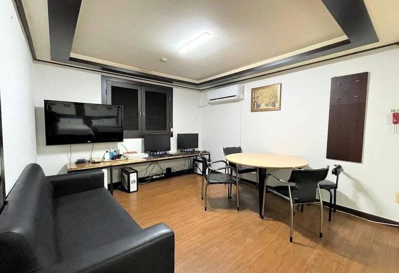 מוטל Daejeon Yucheon Full House