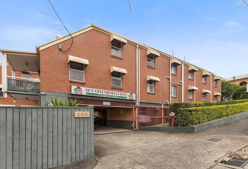 Spring Hill Terraces Motel & Apartments