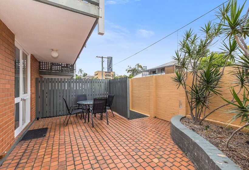 Spring Hill Terraces Motel & Apartments