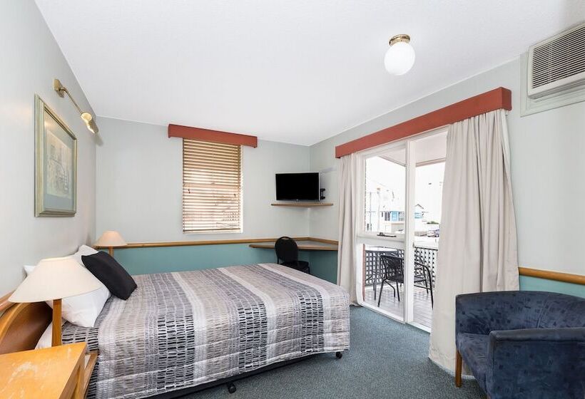 Spring Hill Terraces Motel & Apartments