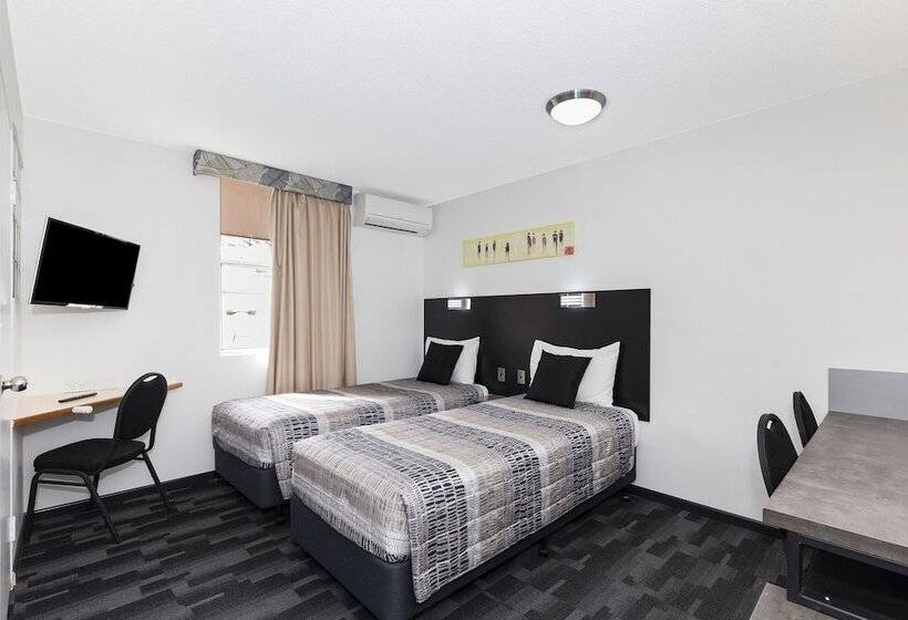 Spring Hill Terraces Motel & Apartments