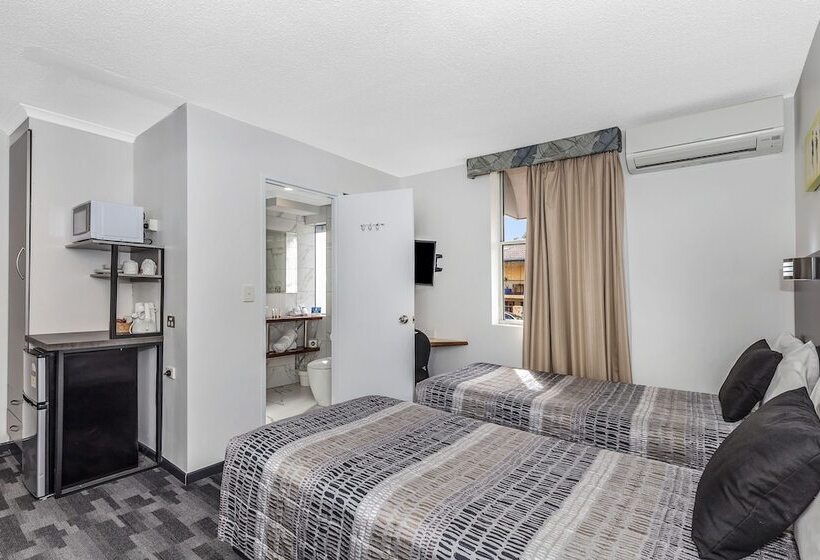 Spring Hill Terraces Motel & Apartments