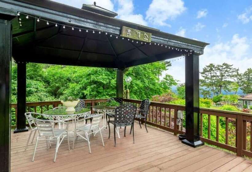 Taean Avec Mont Pension