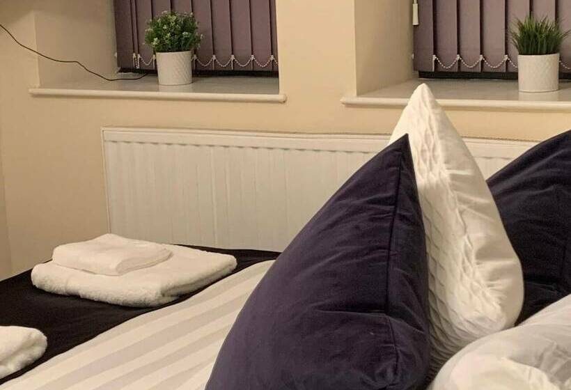 The Old Forge 5 Minutes Away From Motorway