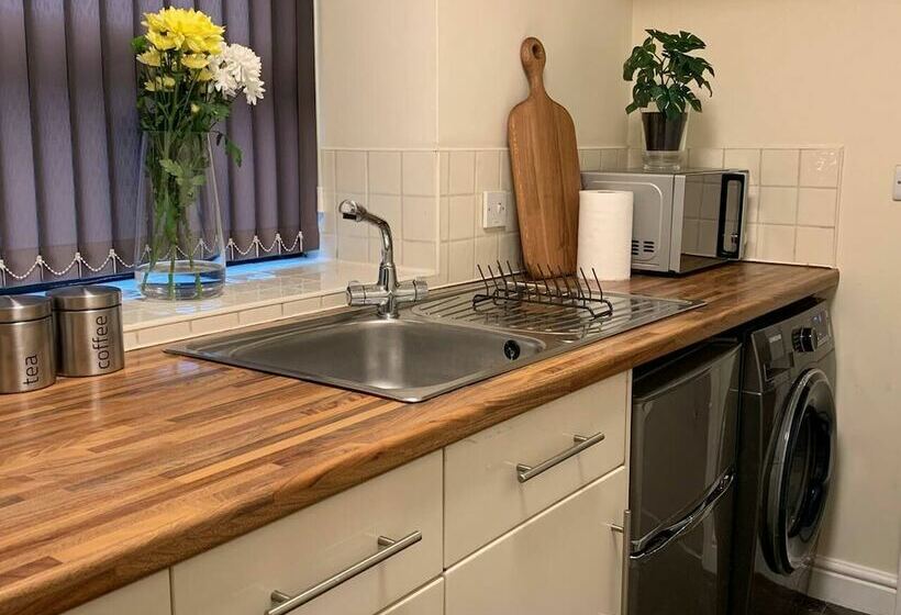 The Old Forge 5 Minutes Away From Motorway