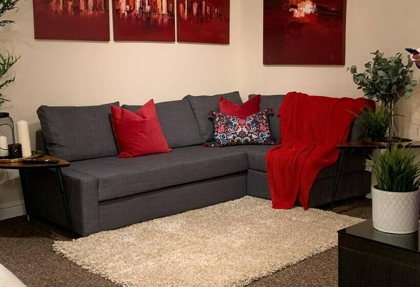 The Old Forge 5 Minutes Away From Motorway