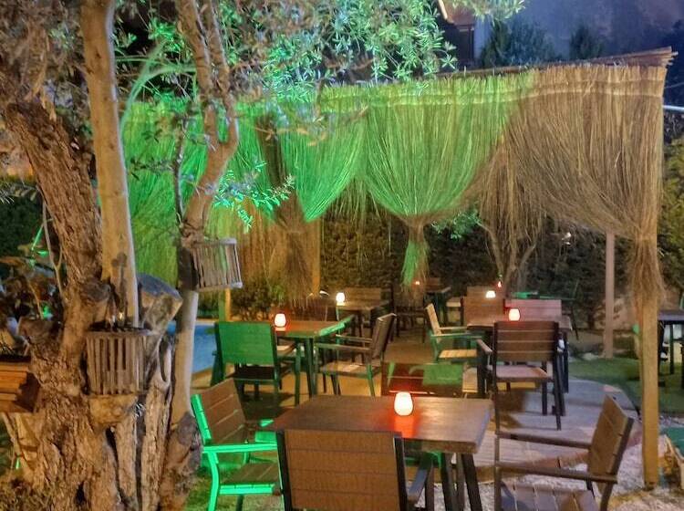 Alaçatı Otel Rebetiko