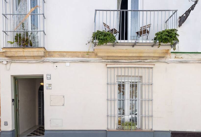 مبيت وإفطار Portus Gaditanus Sxviii Patio Andaluz