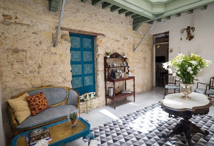 مبيت وإفطار Portus Gaditanus Sxviii Patio Andaluz