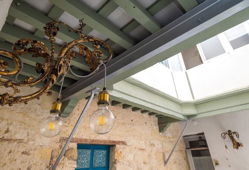 مبيت وإفطار Portus Gaditanus Sxviii Patio Andaluz