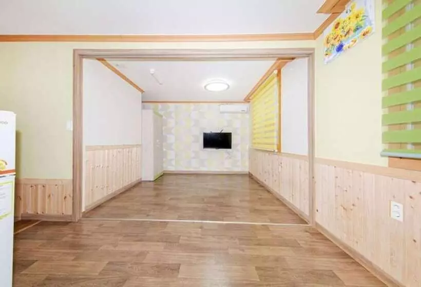 Boryeong Haebaragi Pension