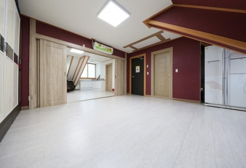 Boryeong Haebaragi Pension